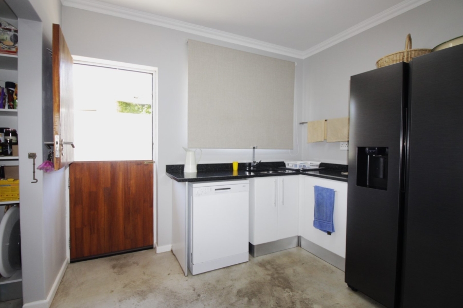 4 Bedroom Property for Sale in Paradise Beach Eastern Cape